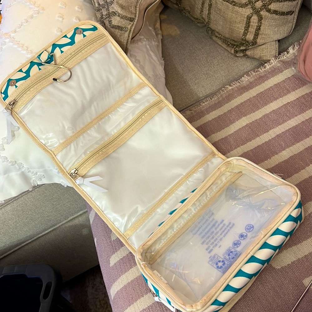 Audrey And Lewis Toiletry Bag Hanging Travel Bag